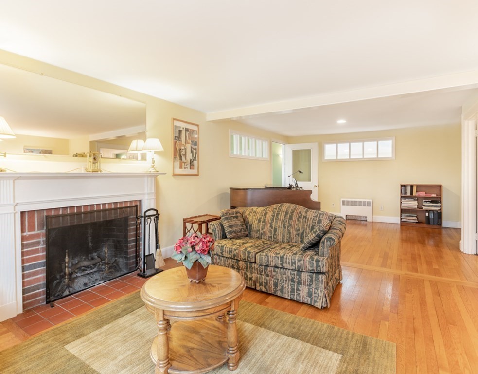 58 Sargent Road Winchester, MA 01890 - Photo 4 of 31 Gallery Image 4