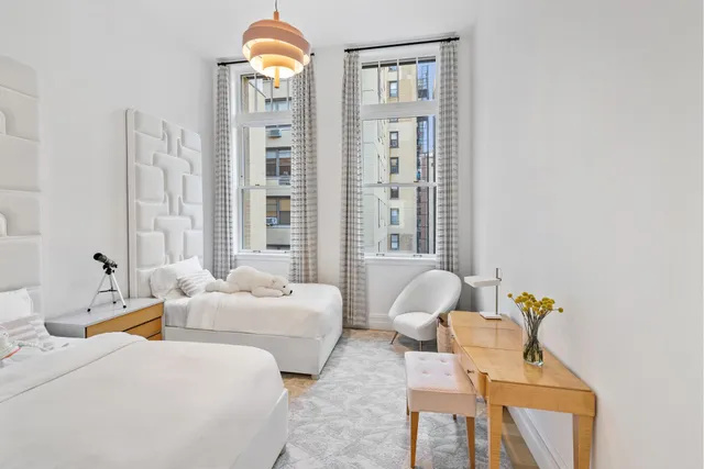 $6,995,000 | 555 West End Avenue, Unit 4W | Upper West Side