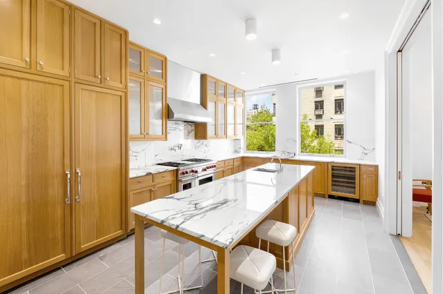 $6,995,000 | 555 West End Avenue, Unit 4W | Upper West Side