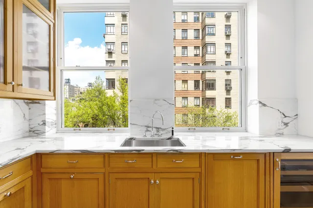 $6,995,000 | 555 West End Avenue, Unit 4W | Upper West Side