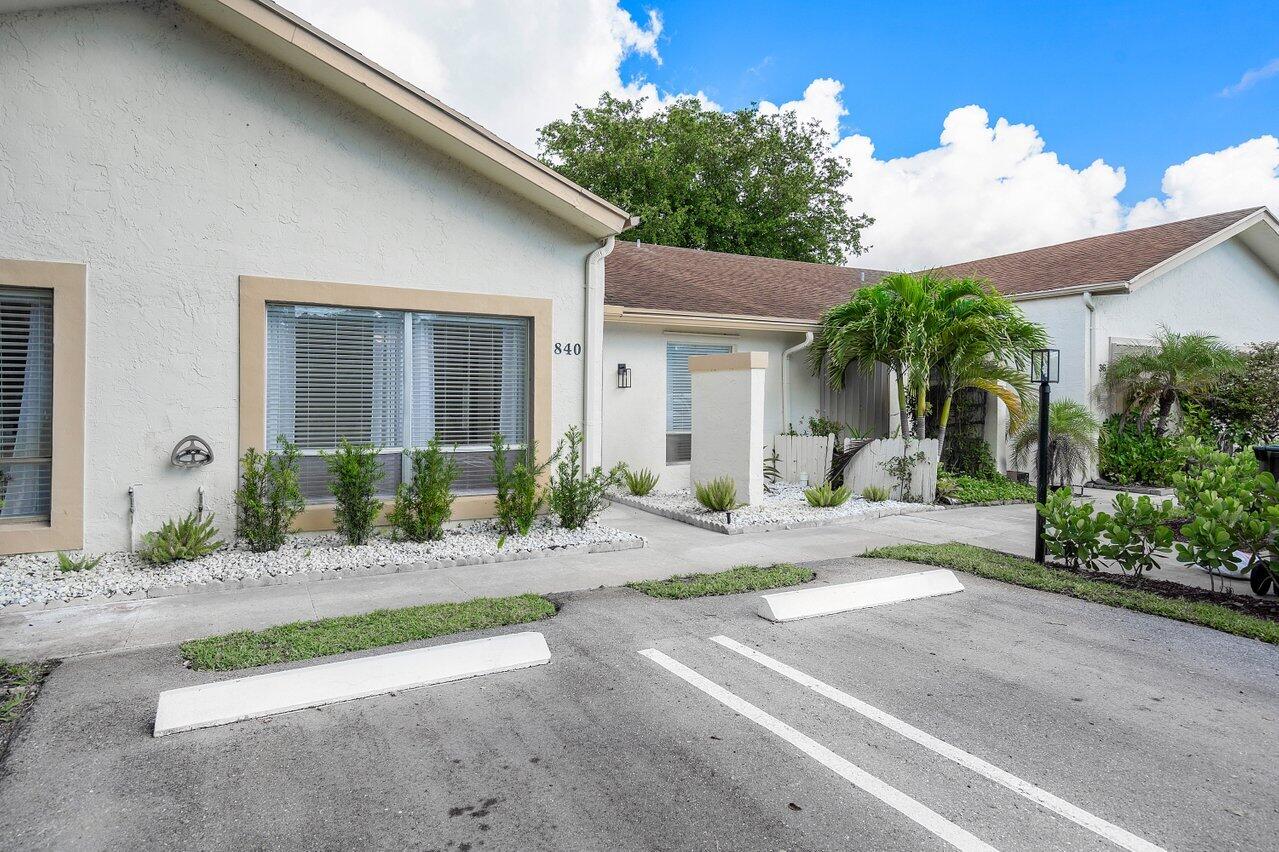 840 Lago Road Delray Beach, FL 33445 - Photo 4 of 39 001-840LagoRoad-DelrayBeach-FL-33445-SMA