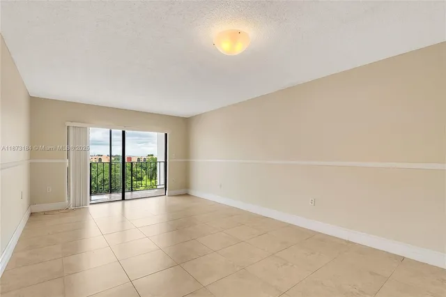 $1,800 | 9682 Fontainebleau Boulevard, Unit 714, Miami, FL 33172