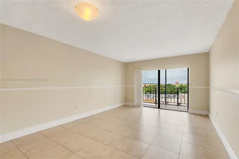 $1,800 | 9682 Fontainebleau Boulevard, Unit 714, Miami, FL 33172