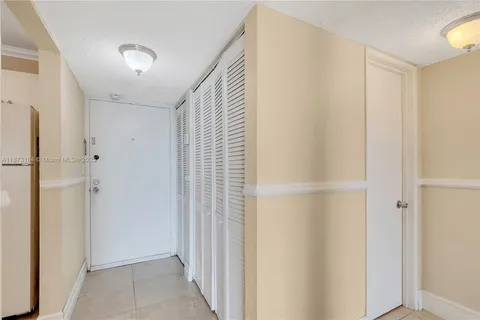 $1,800 | 9682 Fontainebleau Boulevard, Unit 714, Miami, FL 33172
