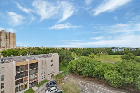 $1,800 | 9682 Fontainebleau Boulevard, Unit 714, Miami, FL 33172