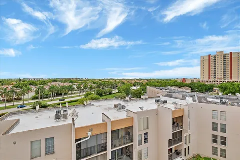 $1,800 | 9682 Fontainebleau Boulevard, Unit 714, Miami, FL 33172