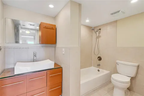 $1,800 | 9682 Fontainebleau Boulevard, Unit 714, Miami, FL 33172