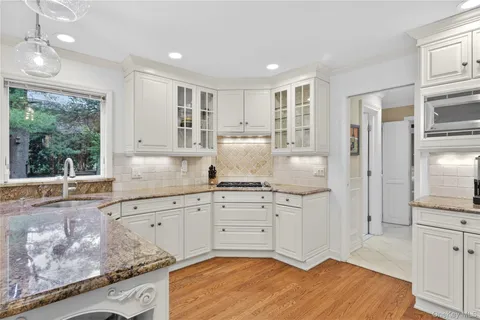 $2,498,000 | 58 Hummingbird Drive, East Hills, NY 11576