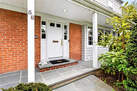 $2,498,000 | 58 Hummingbird Drive, East Hills, NY 11576