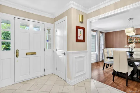 $2,498,000 | 58 Hummingbird Drive, East Hills, NY 11576