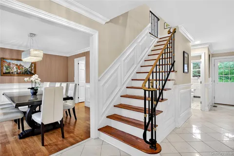$2,498,000 | 58 Hummingbird Drive, East Hills, NY 11576