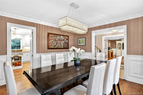 $2,498,000 | 58 Hummingbird Drive, East Hills, NY 11576