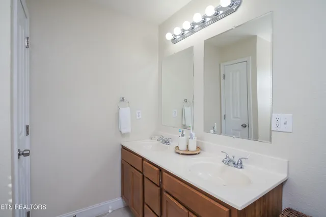 $324,500 | 297 Parks Circle, Harrogate, TN 37752