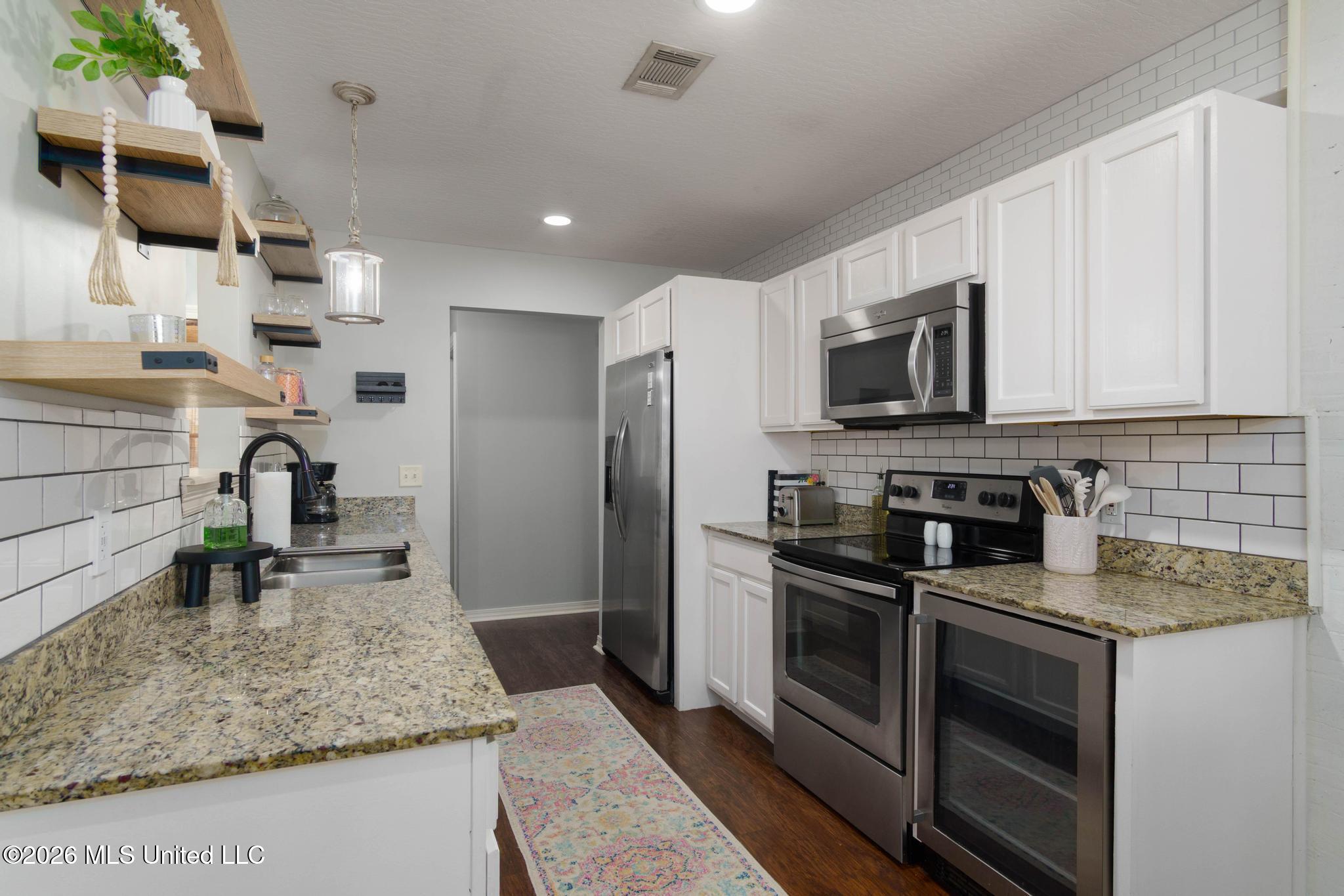 59 Hemingway Drive Sumrall, MS 39482 - Photo 6 of 21 59 Hemingway Drive-6