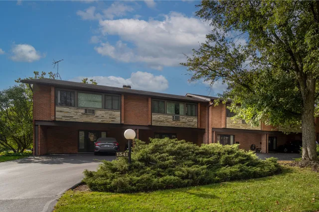 $339,900 | 1341 Greenwillow Lane, Unit C, Glenview, IL 60025