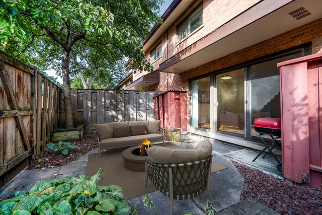 $339,900 | 1341 Greenwillow Lane, Unit C, Glenview, IL 60025