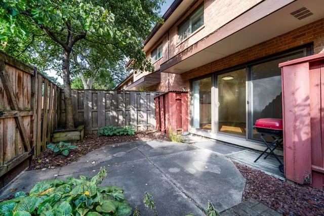 $339,900 | 1341 Greenwillow Lane, Unit C, Glenview, IL 60025