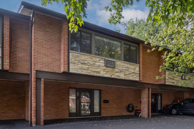 $339,900 | 1341 Greenwillow Lane, Unit C, Glenview, IL 60025