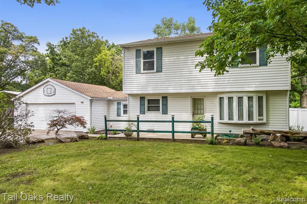 1468 Ruby Avenue Rochester Hills, MI 48309 - Photo 1 of 18