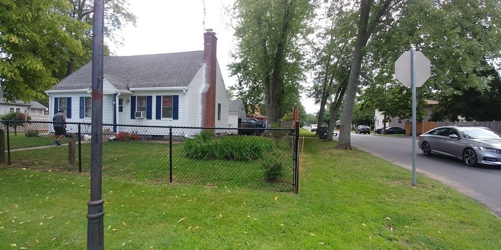 220 Denver Street Springfield, MA 01109 - Photo 3 of 7