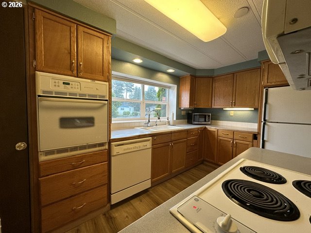 3760 Highway 101, Unit 18 Florence, OR 97439 - Photo 5 of 29 Kitchen