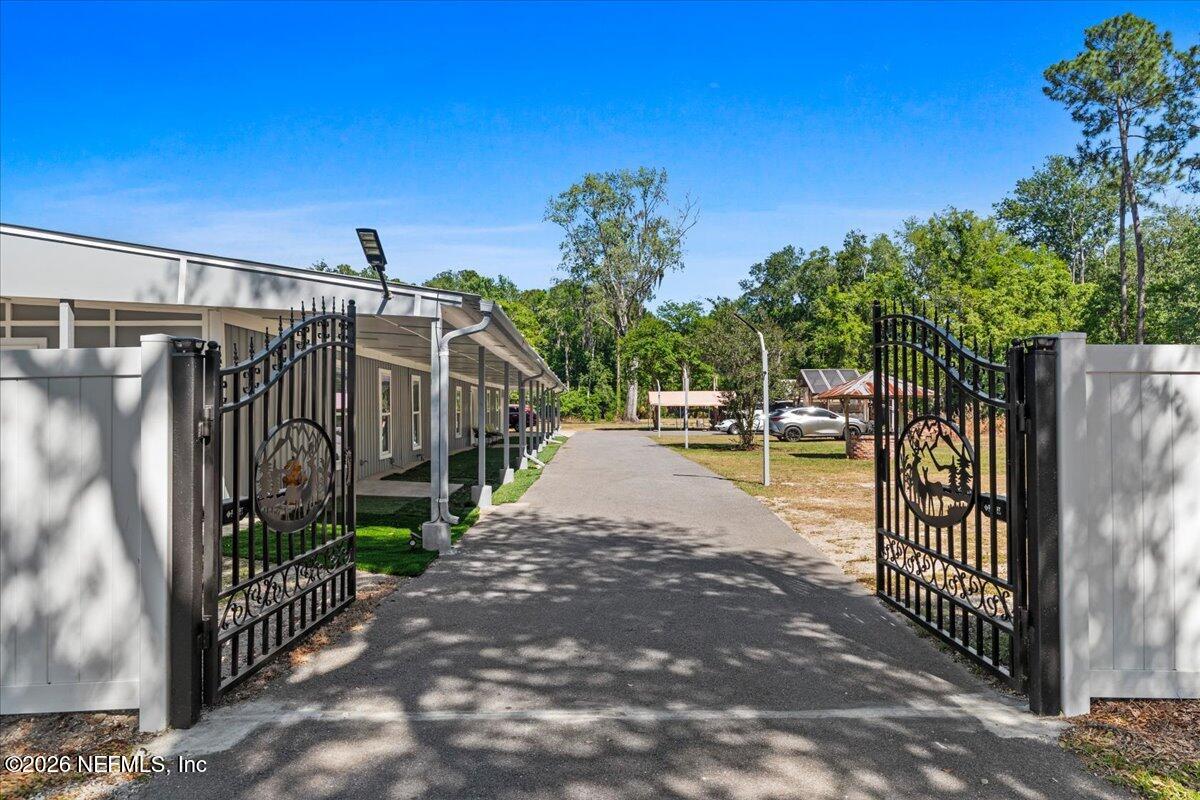 865 Cole Road Jacksonville, FL 32218 - Photo 2 of 69 01-460A1520
