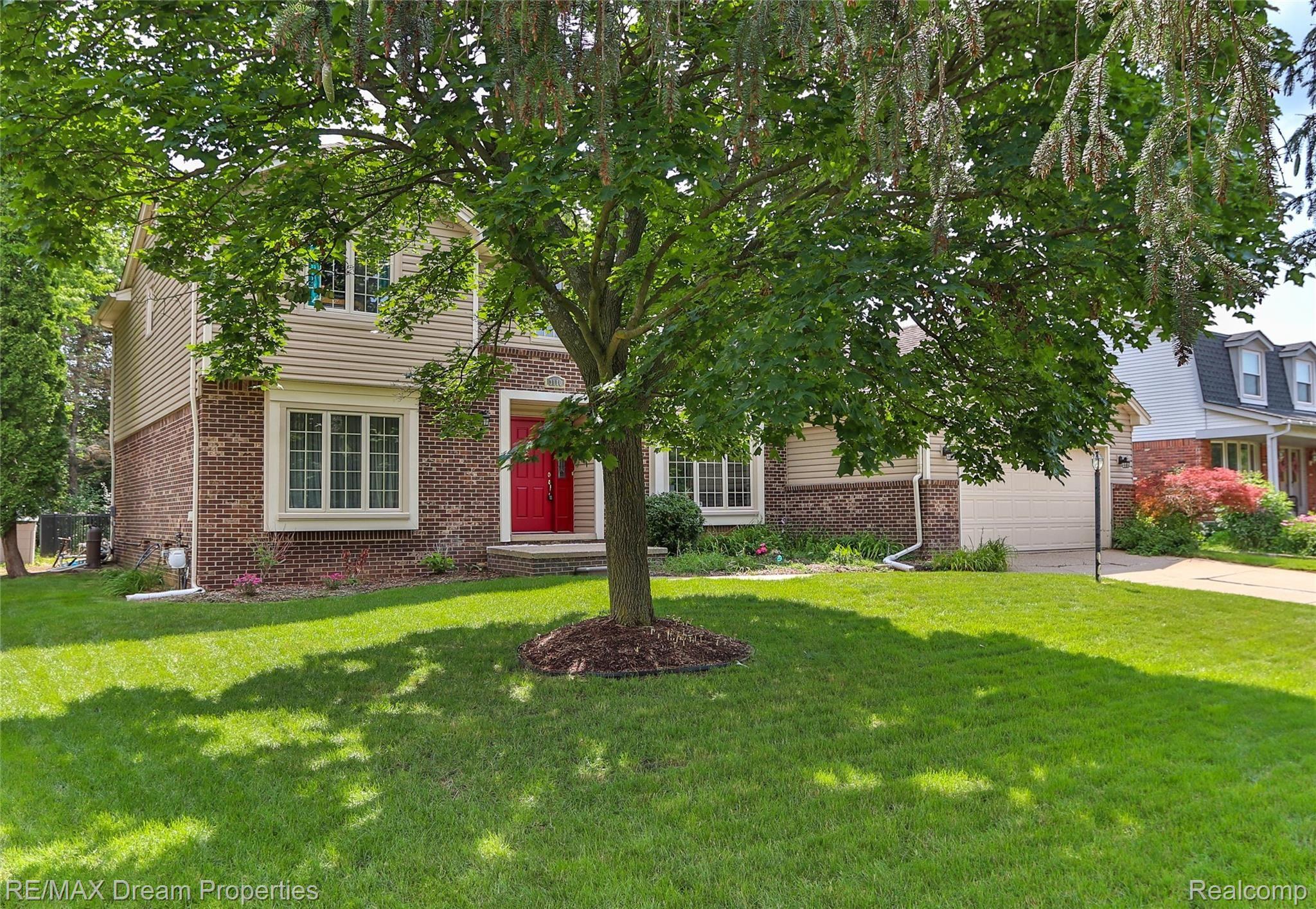 3110 Burlington Drive Rochester, MI 48306 - Photo 2 of 34 NORTHWEST VIEW OF COVERED ENTRY WAY IN FRONT YARD