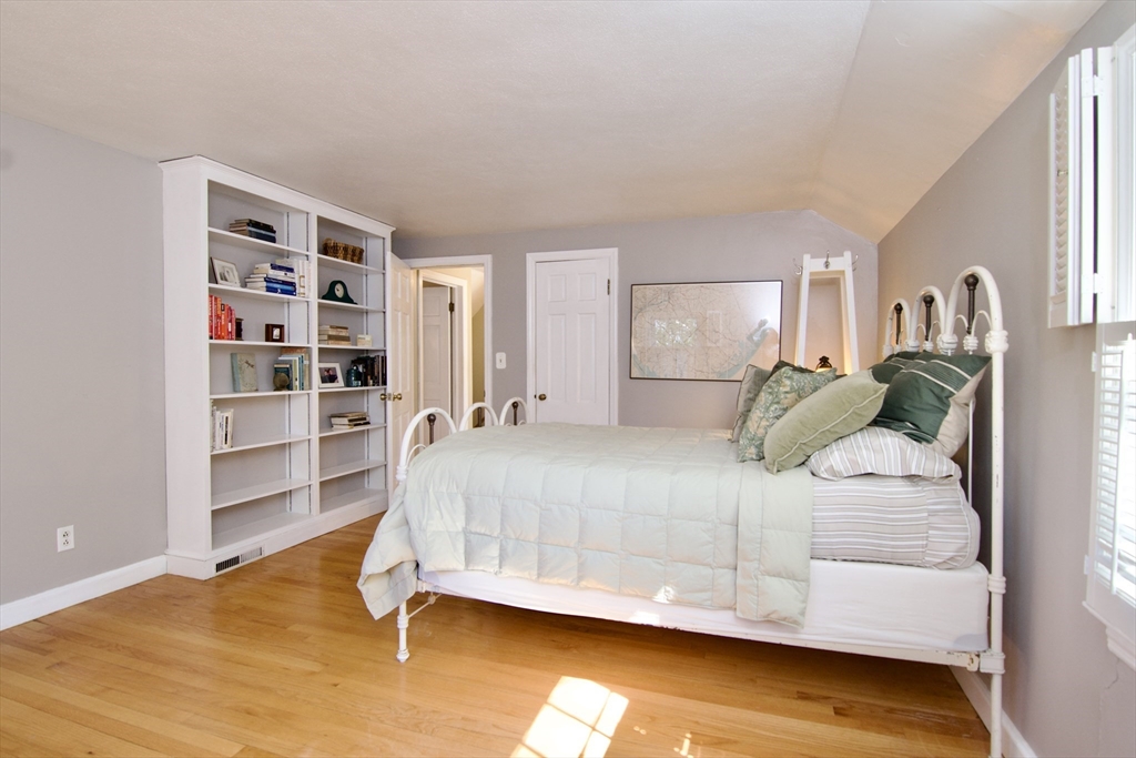 129 Chalmers Street Springfield, MA 01118 - Photo 26 of 42