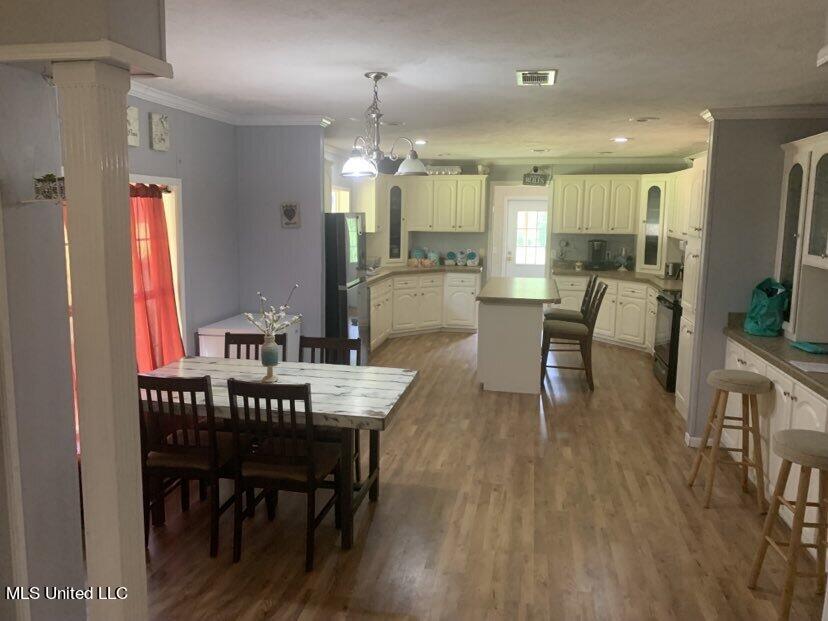 22720 East 18th Highway Raleigh, MS 39153 - Photo 5 of 41 Dining into Kitchen