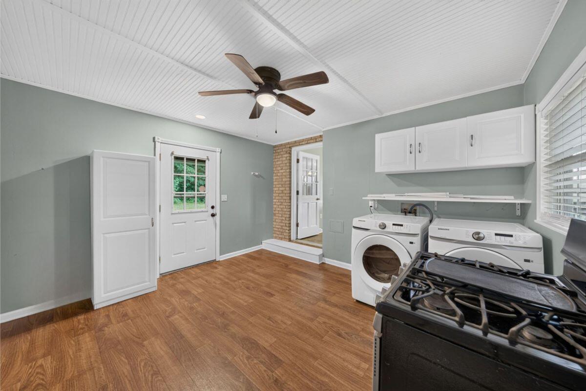 1069 Pecks Road Bedford, VA 24523 - Photo 27 of 47 Laundry/Mud Room