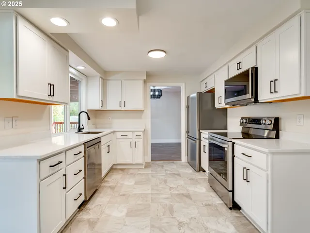 $575,000 | 5820 Southwest 206th Avenue, Beaverton, OR 97078