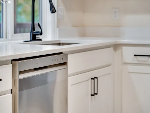 $575,000 | 5820 Southwest 206th Avenue, Beaverton, OR 97078