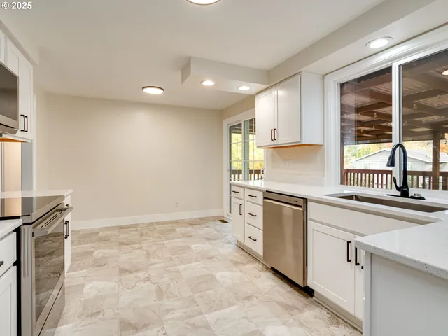 $575,000 | 5820 Southwest 206th Avenue, Beaverton, OR 97078