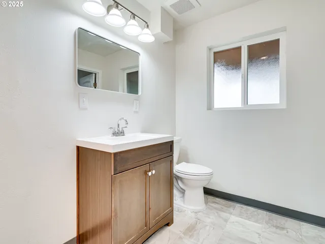 $575,000 | 5820 Southwest 206th Avenue, Beaverton, OR 97078