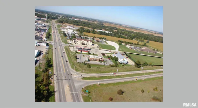 $800,000 | 130 North Hotze Road, Salem, IL 62881