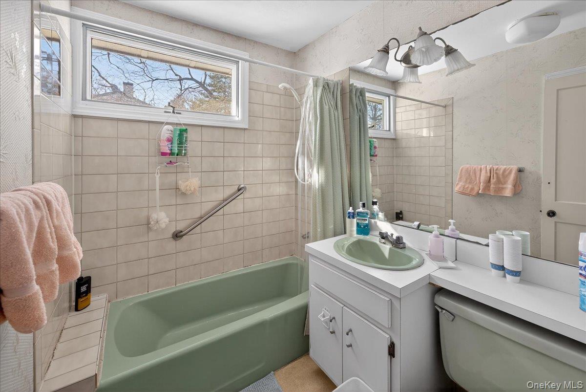 175 Main Avenue Mastic, NY 11950 - Photo 9 of 14