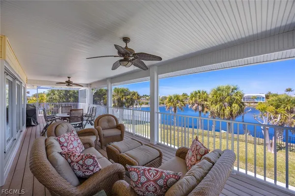 $1,195,000 | 425 Lake Murex Circle, Sanibel, FL 33957