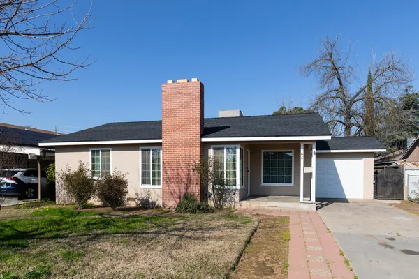 $297,000 | 266 East Linden Avenue, Reedley, CA 93654