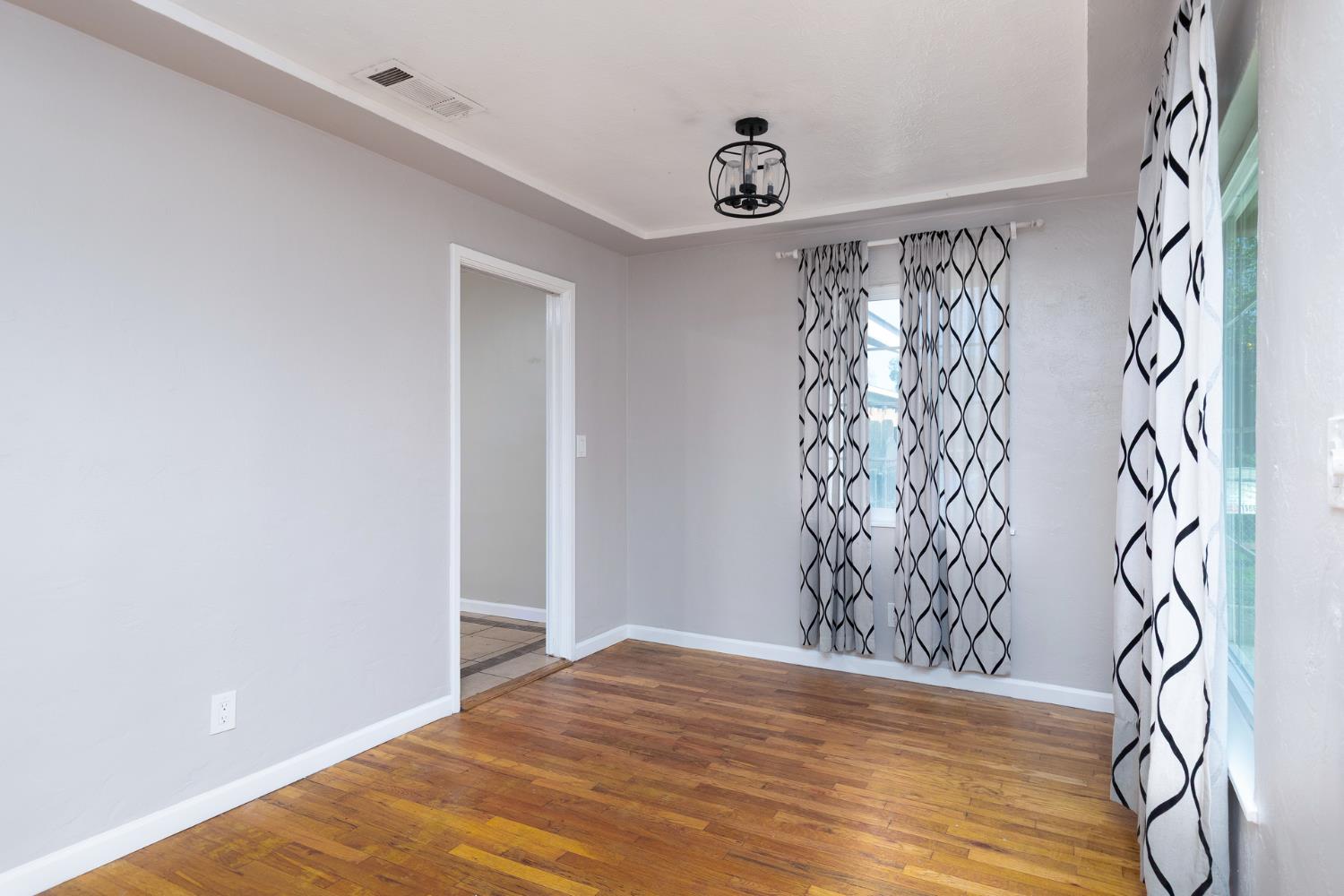 266 East Linden Avenue Reedley, CA 93654 - Photo 11 of 31