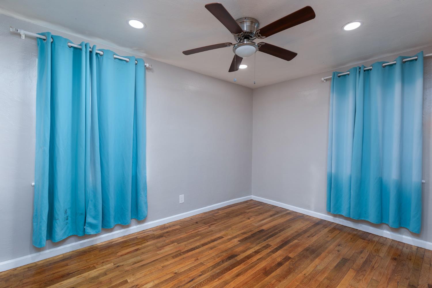 266 East Linden Avenue Reedley, CA 93654 - Photo 16 of 31