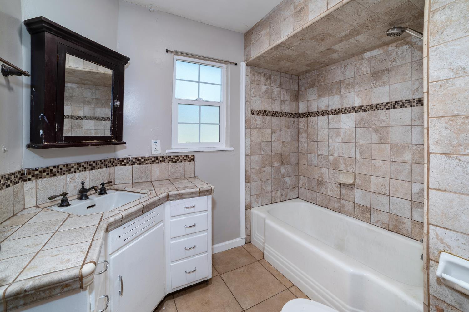 266 East Linden Avenue Reedley, CA 93654 - Photo 18 of 31