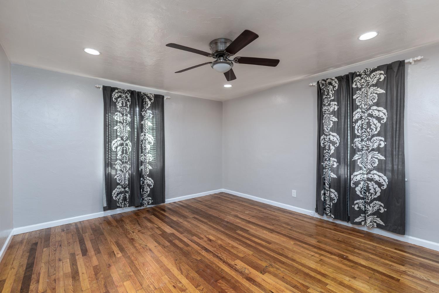 266 East Linden Avenue Reedley, CA 93654 - Photo 19 of 31