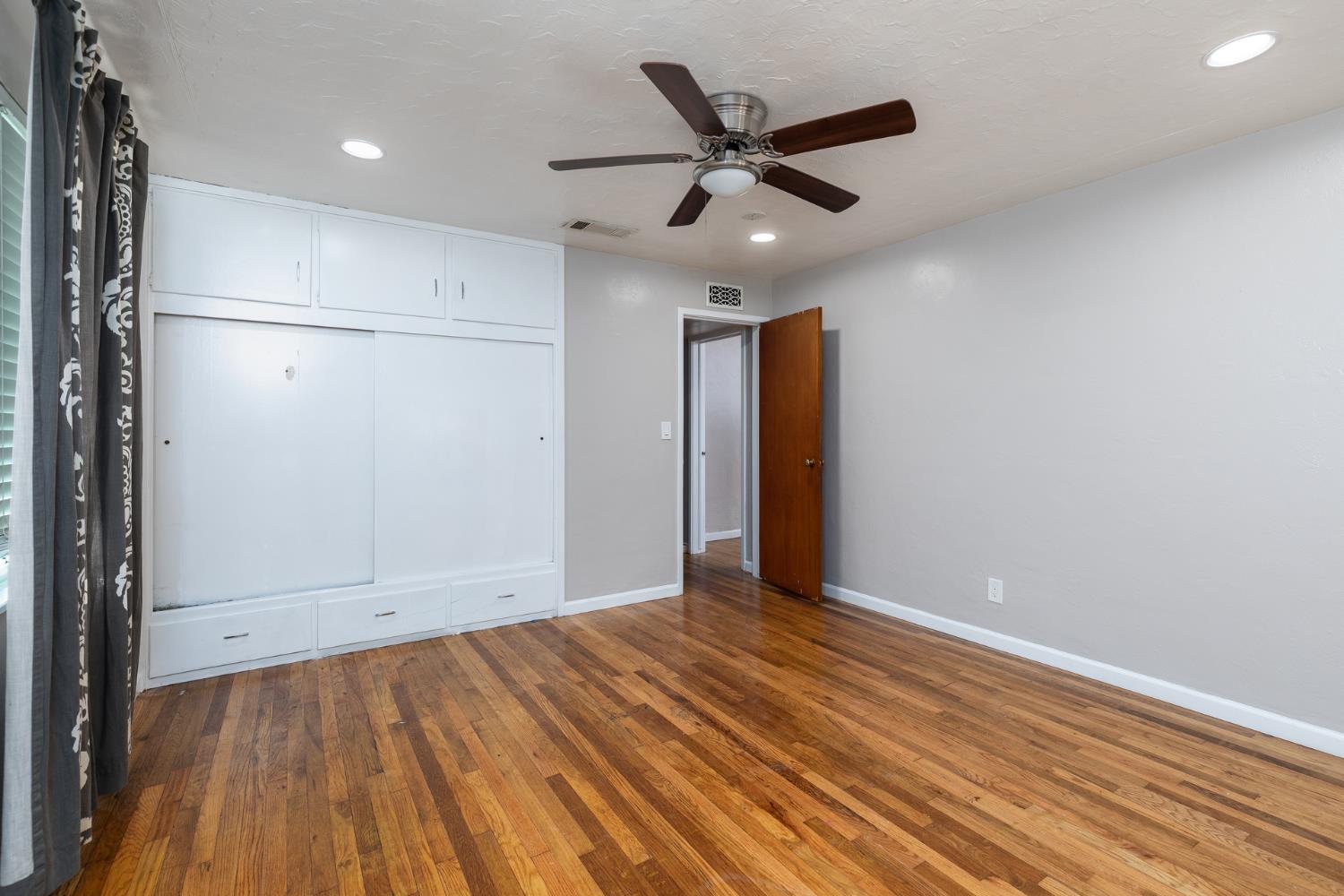 266 East Linden Avenue Reedley, CA 93654 - Photo 21 of 31