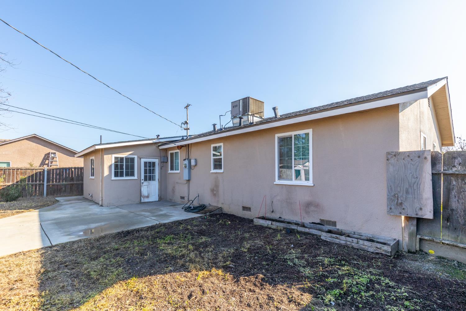 266 East Linden Avenue Reedley, CA 93654 - Photo 25 of 31