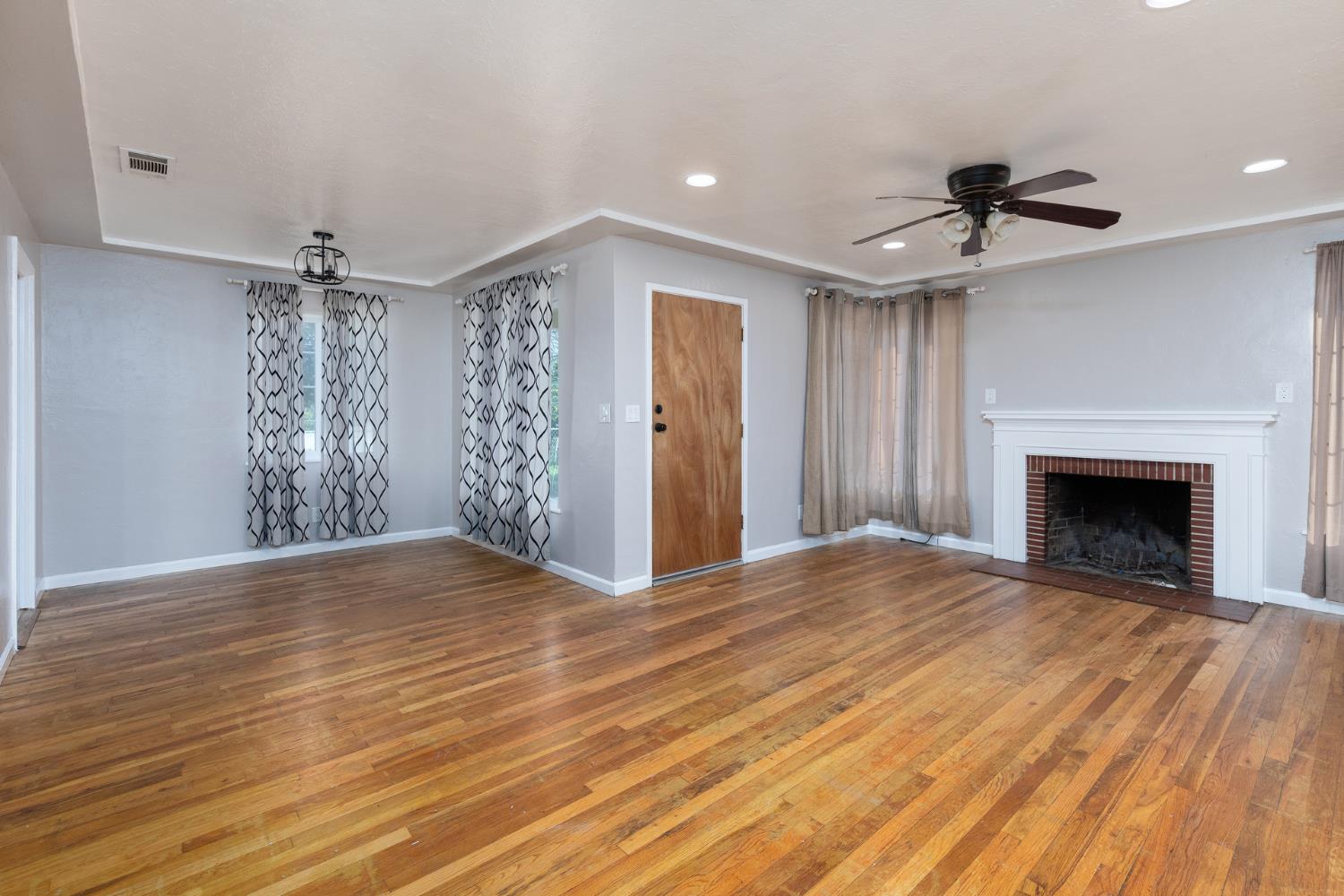 266 East Linden Avenue Reedley, CA 93654 - Photo 6 of 31