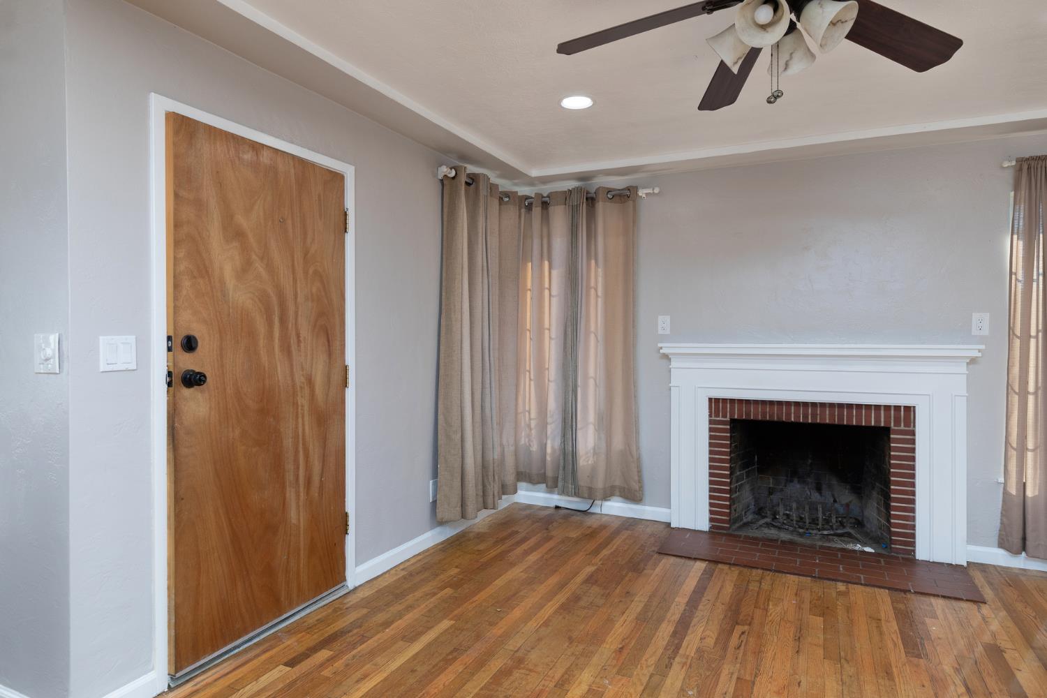 266 East Linden Avenue Reedley, CA 93654 - Photo 8 of 31