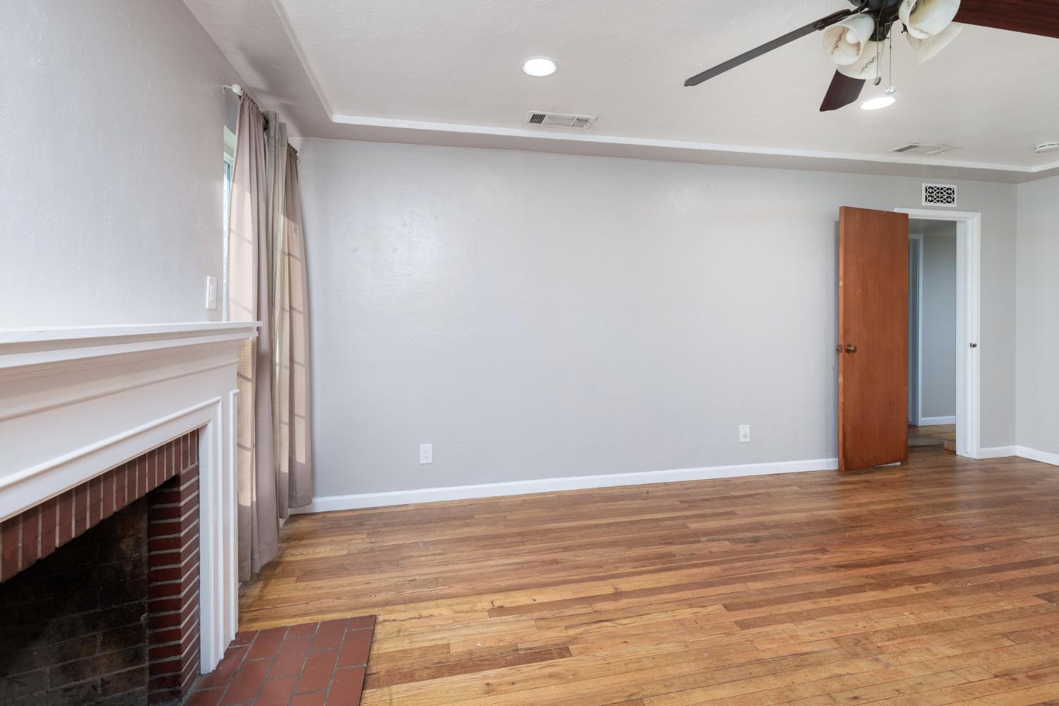 266 East Linden Avenue Reedley, CA 93654 - Photo 9 of 31