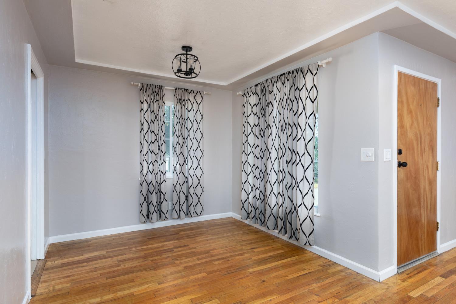 266 East Linden Avenue Reedley, CA 93654 - Photo 10 of 31