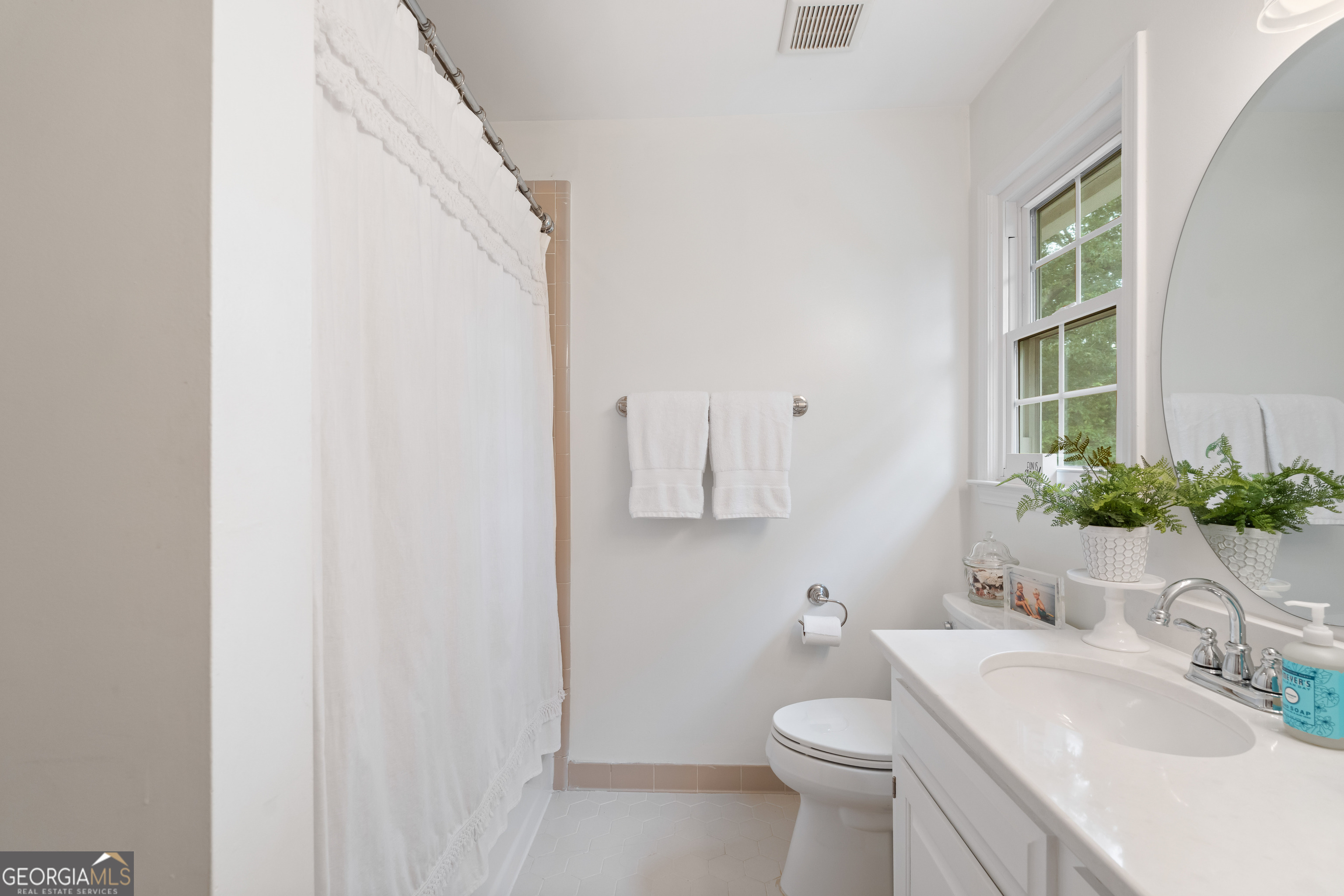 836 Oak Grove Road Carrollton, GA 30117 - Photo 40 of 50 a bathroom with a sink a toilet and shower