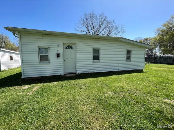 $1,050 | 8 North Edison Street, Freeburg, IL 62243
